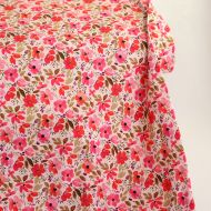 Jersey coton à motif fleuri rose