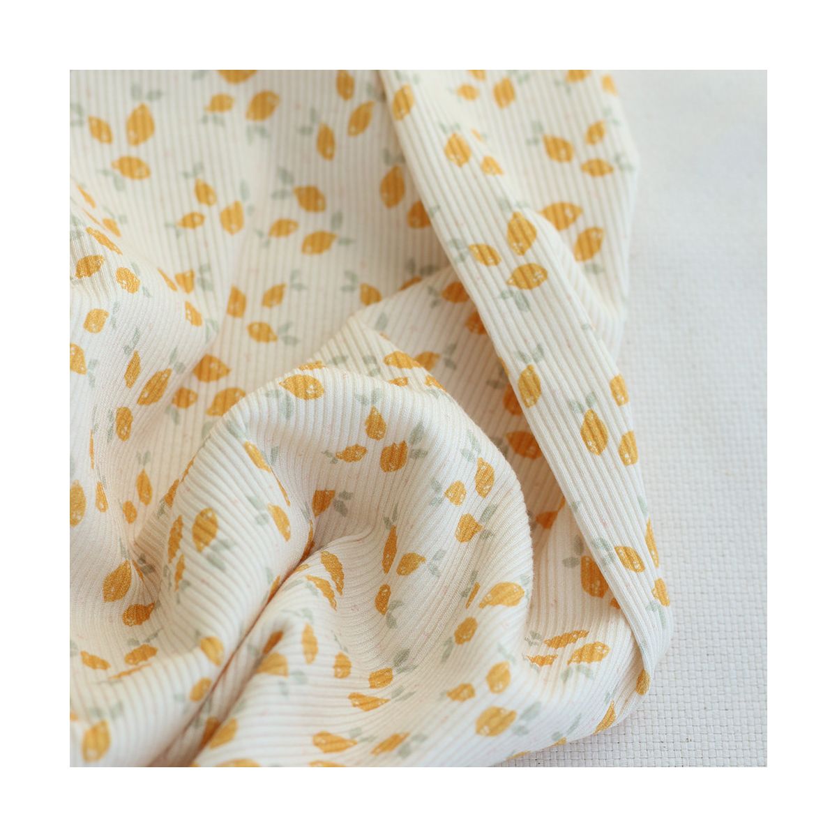 Jersey coton côtes fines à motif petits citrons Jersey coton côtes fines à motif petits citrons