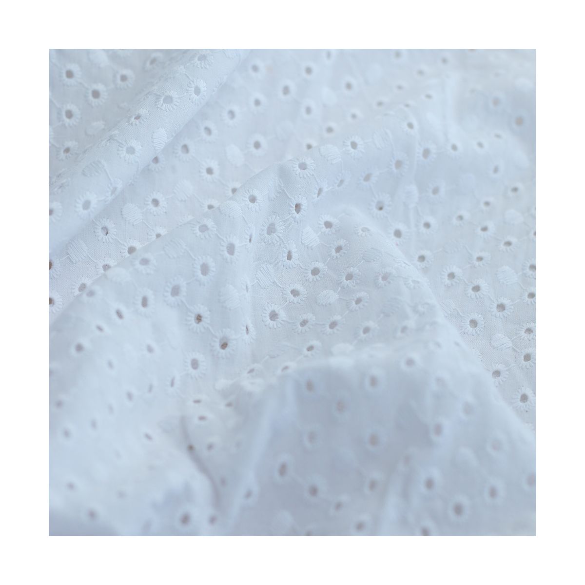 copy of Broderie anglaise coton coloris BLANC copy of Broderie anglaise coton coloris BLANC