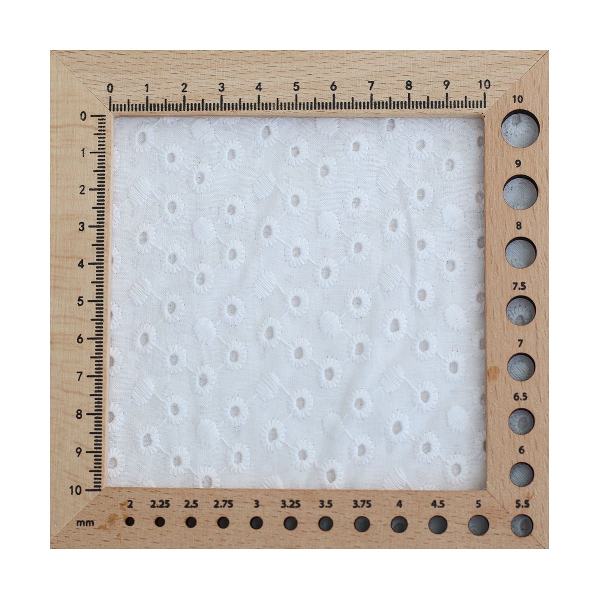 copy of Broderie anglaise coton coloris BLANC copy of Broderie anglaise coton coloris BLANC