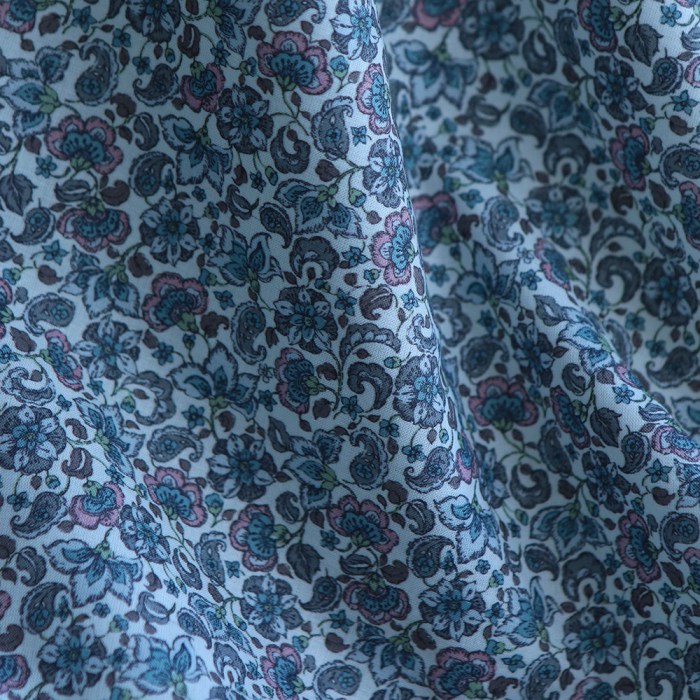 Alya - Batiste de coton SILKYNE à imprimé fleuri bleu