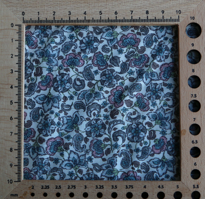 Alya - Batiste de coton SILKYNE à imprimé fleuri bleu