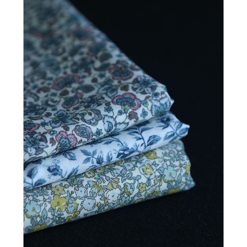 Alya - Batiste de coton SILKYNE à imprimé fleuri bleu