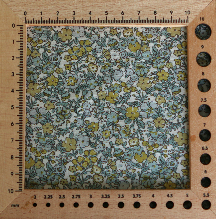 Eleanore - Popeline douce coton organique fond ivoire fleuri vert et jaune