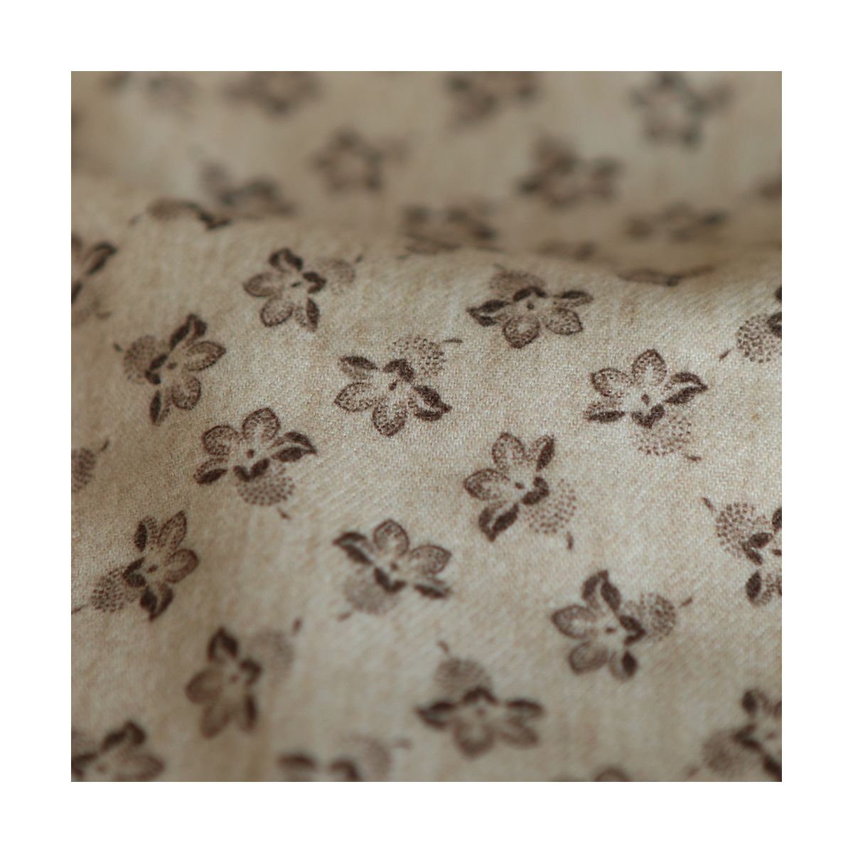 Domitille - Coton gratté doux imprimé fleuri marron fond crème Domitille - Coton gratté doux imprimé fleuri marron fond crème