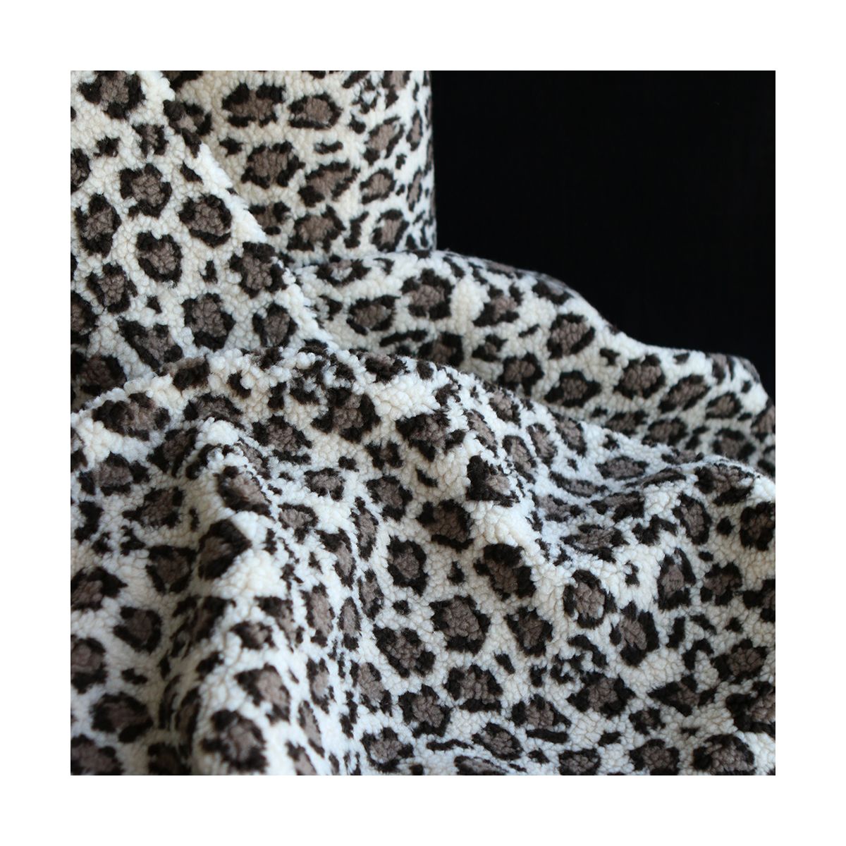 Teddy Sherpa bouclé fond beige clair motif graou Teddy Sherpa bouclé fond beige clair motif graou