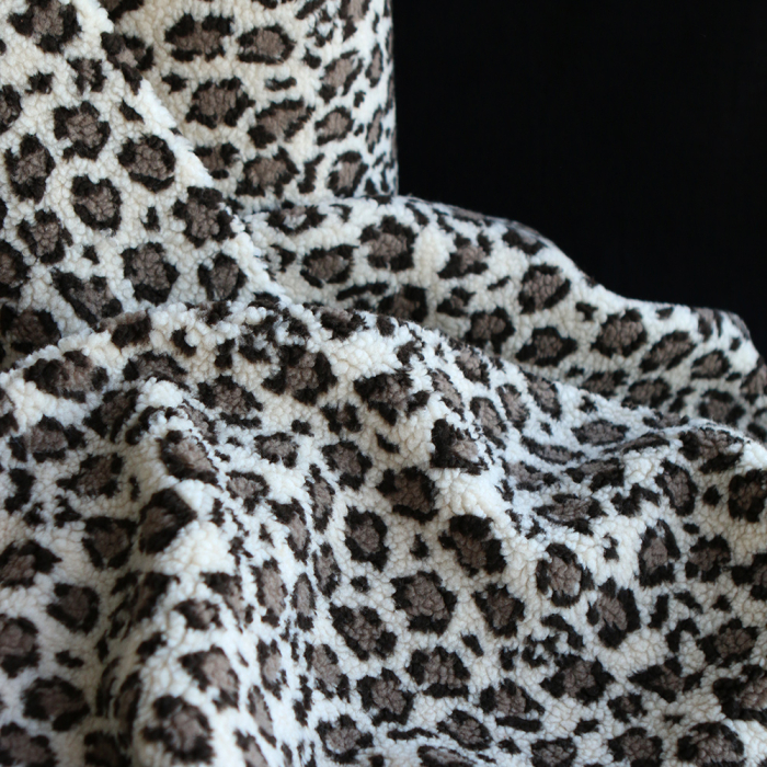 Teddy Sherpa bouclé fond beige clair motif graou