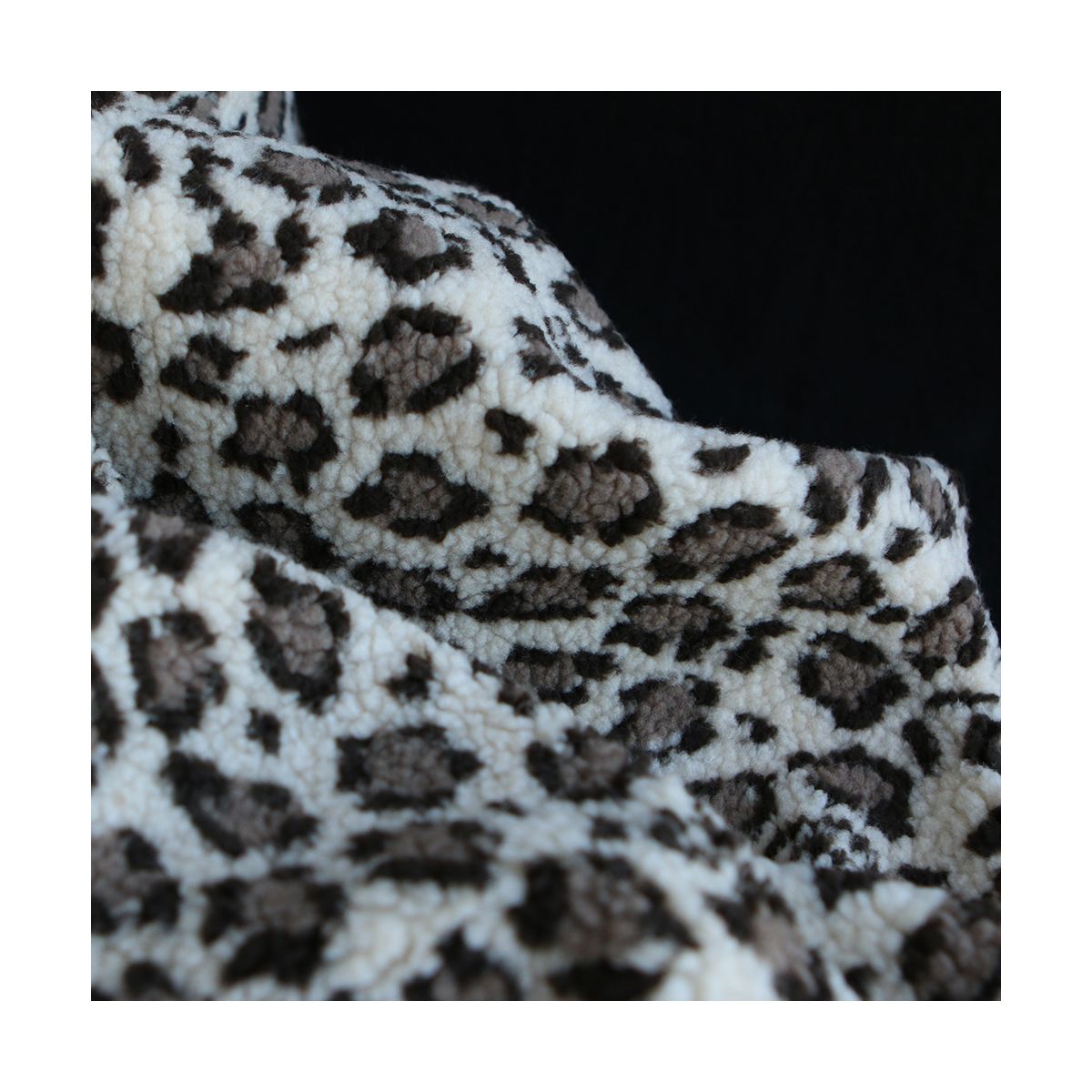 Teddy Sherpa bouclé fond beige clair motif graou Teddy Sherpa bouclé fond beige clair motif graou