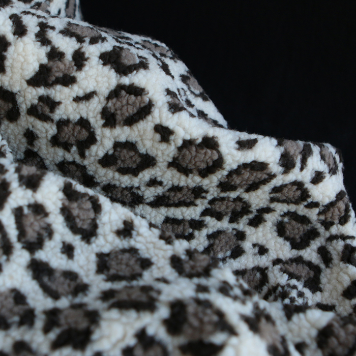 Teddy Sherpa bouclé fond beige clair motif graou