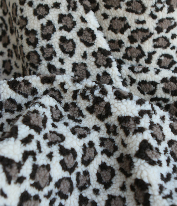 Teddy Sherpa bouclé fond beige clair motif graou