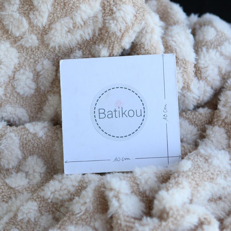 Teddy / moumoute bouclé fond crème relieg Graou écru