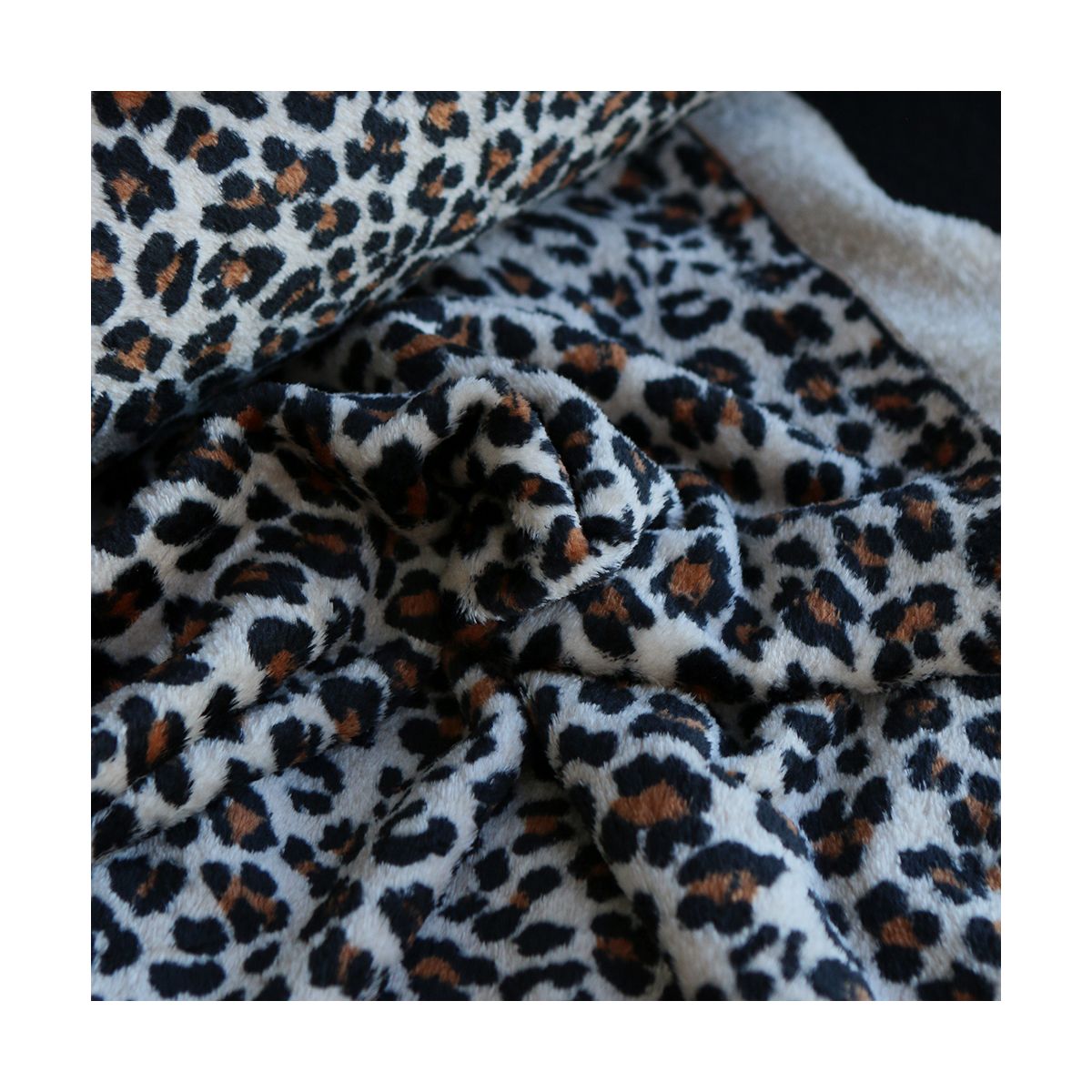 Graou - Polaire double face motif leopard sur fond beige Graou - Polaire double face motif leopard sur fond beige