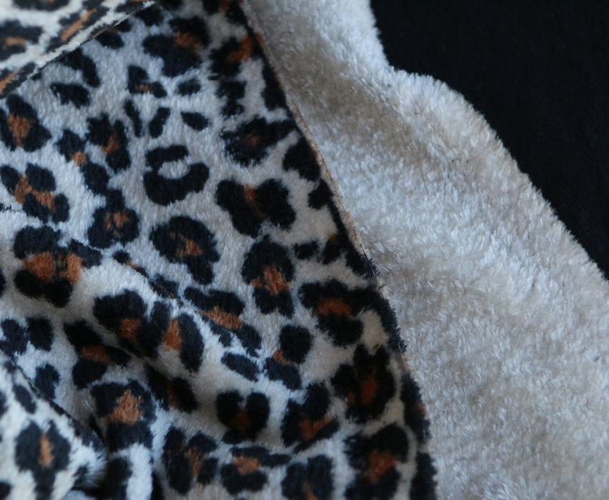 Graou - Polaire double face motif leopard sur fond beige