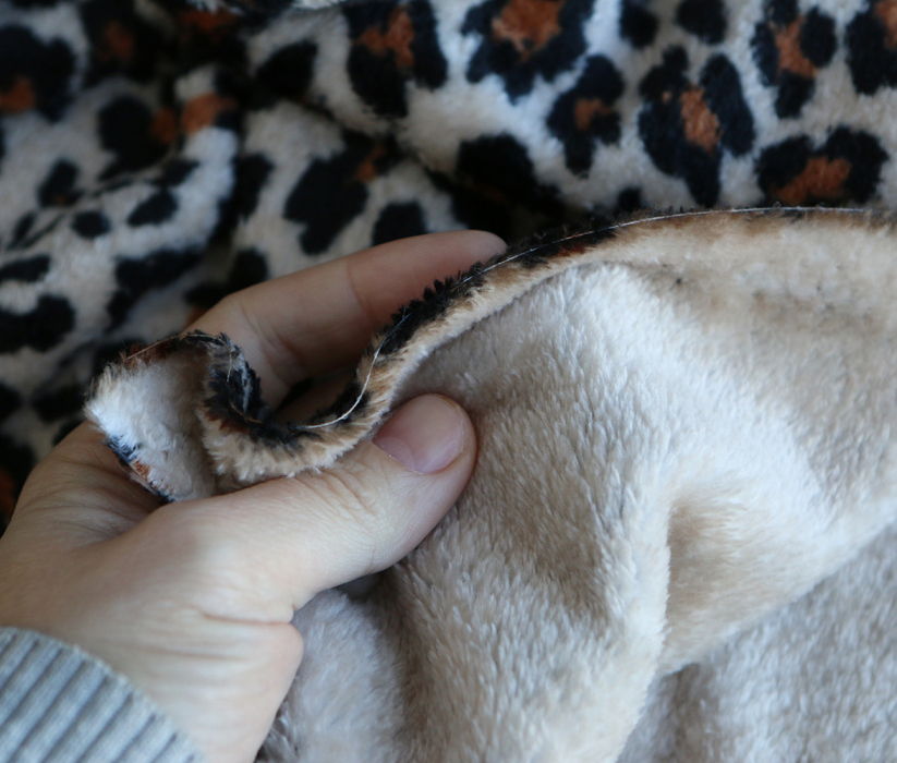 Graou - Polaire double face motif leopard sur fond beige