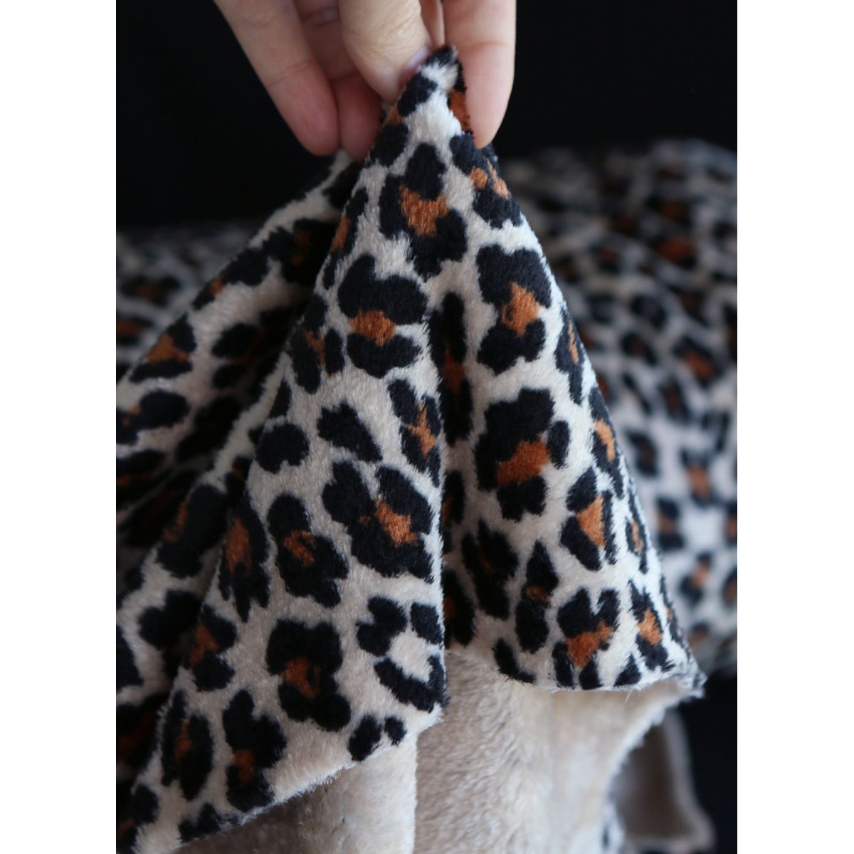 Graou - Polaire double face motif leopard sur fond beige Graou - Polaire double face motif leopard sur fond beige