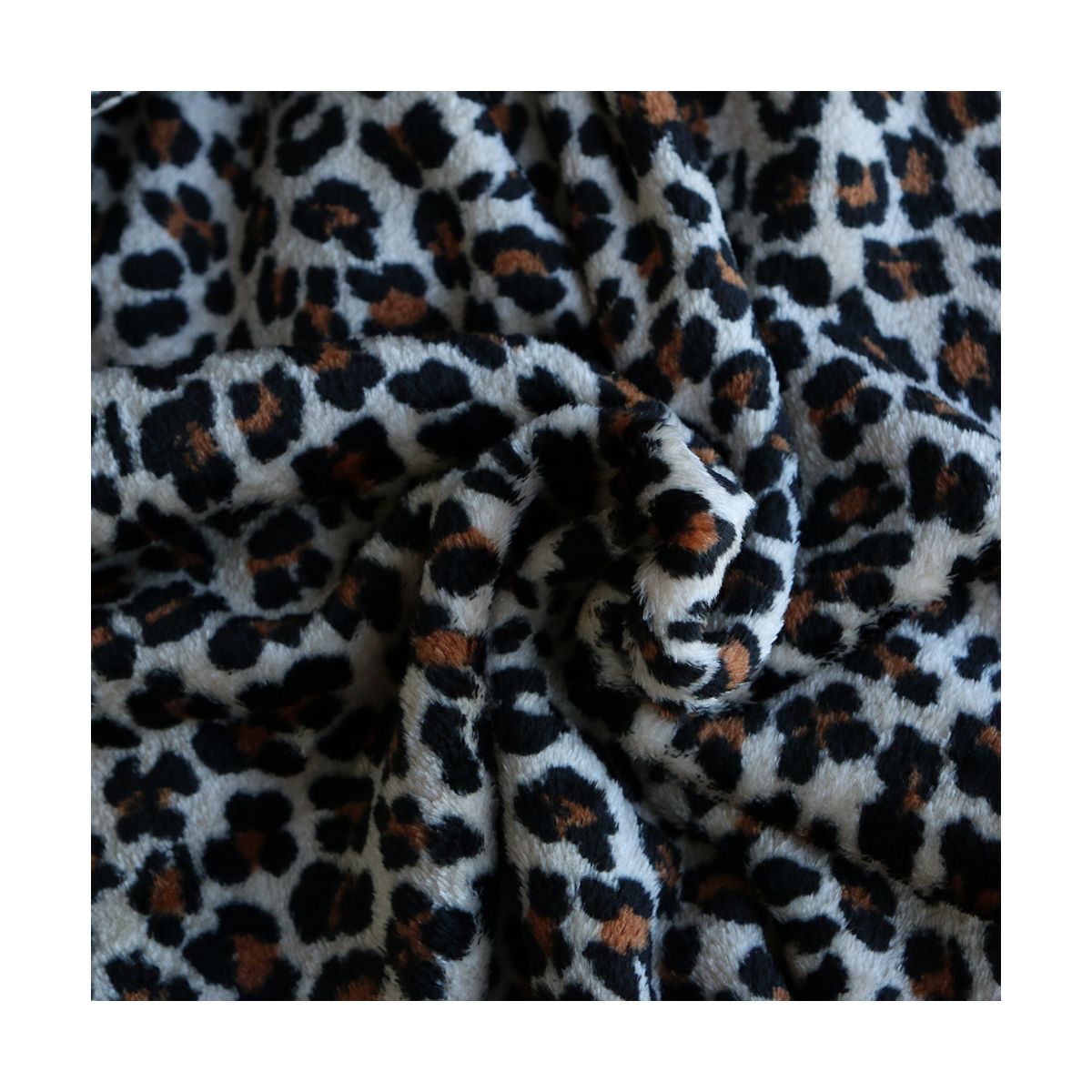Graou - Polaire double face motif leopard sur fond beige Graou - Polaire double face motif leopard sur fond beige