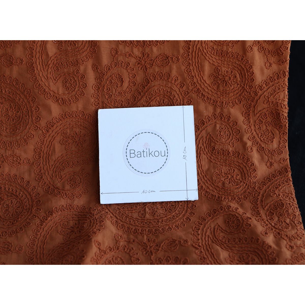 Amanda - Voile de coton brodé coloris roux caramel