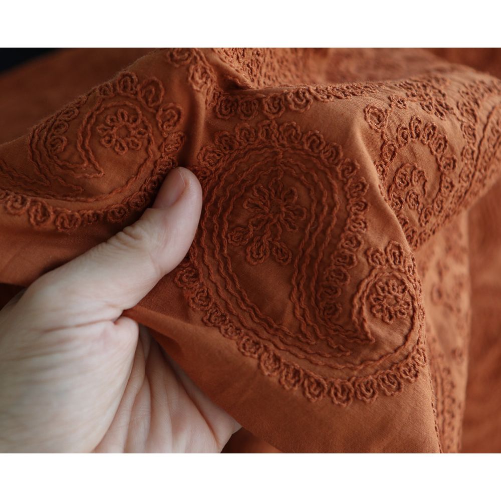 Amanda - Voile de coton brodé coloris roux caramel