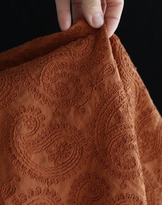 Amanda - Voile de coton brodé coloris roux caramel