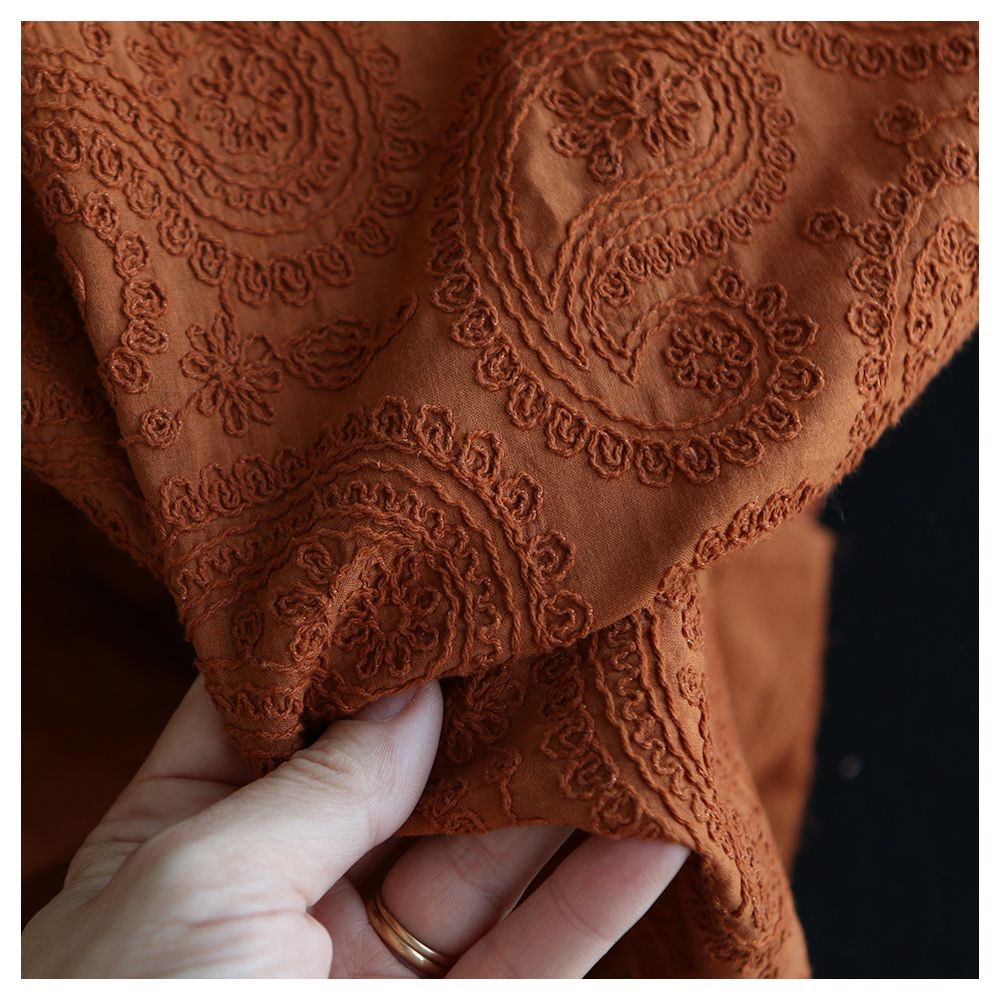 Amanda - Voile de coton brodé coloris roux caramel