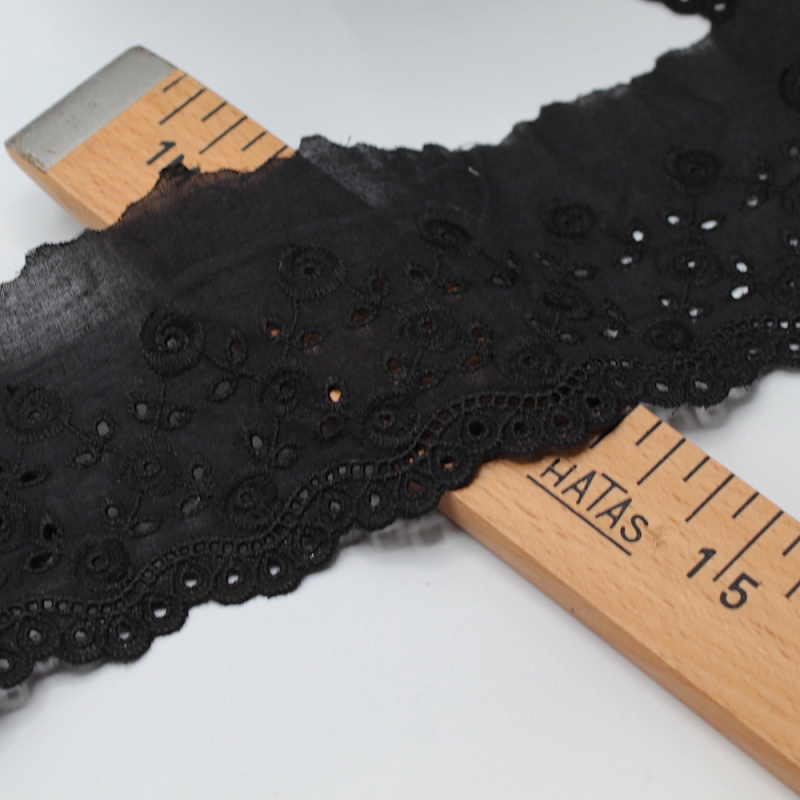 Galon coton broderie anglaise brodé 75mm x 1m noir Galon coton broderie anglaise brodé 75mm x 1m noir