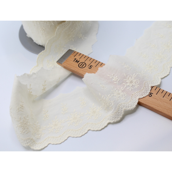 Galon coton broderie anglaise brodé 85mm x 1m ecru Galon coton broderie anglaise brodé 85mm x 1m ecru