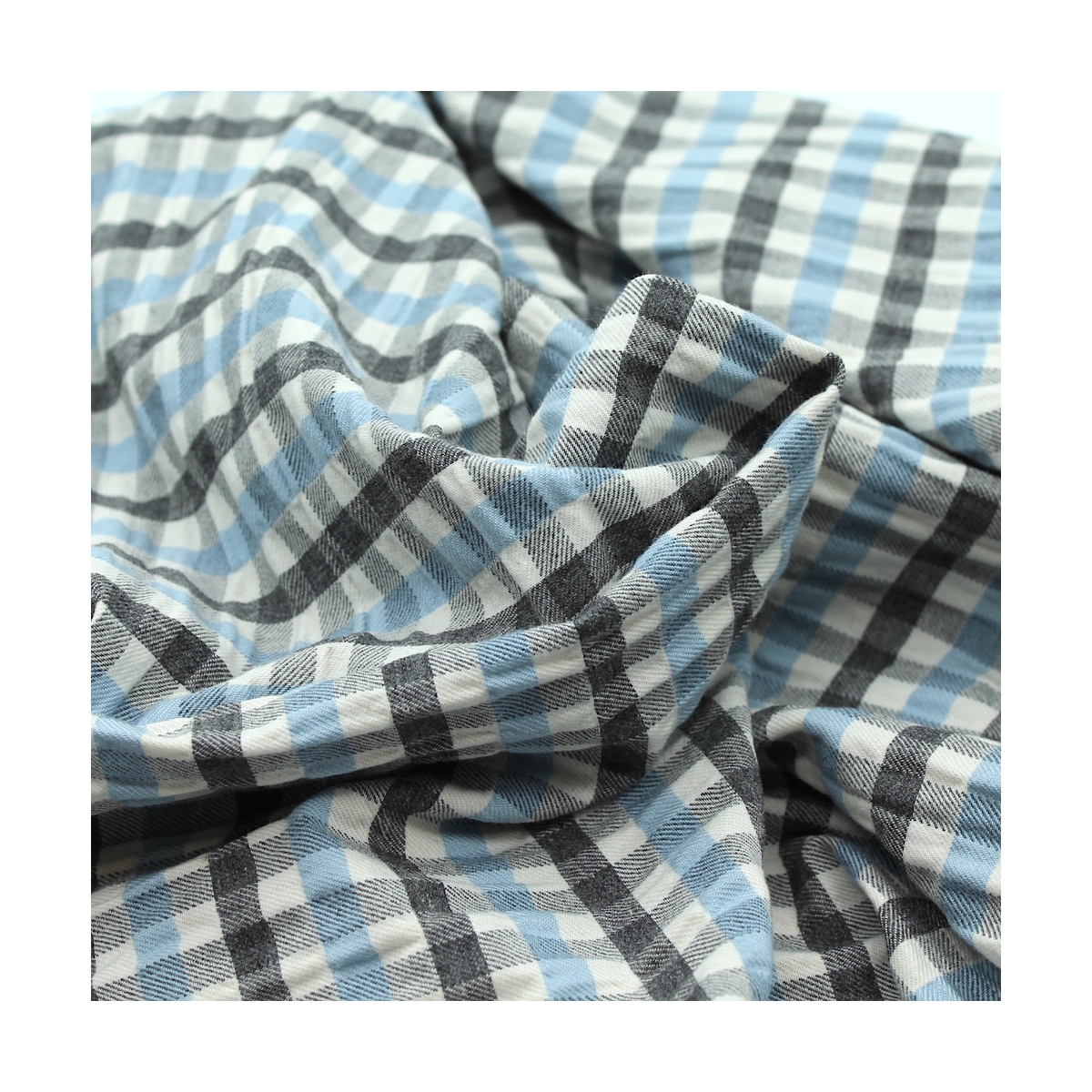 Tissu sergé de coton gaufré vichy gris / écru / bleu Batikou - 1