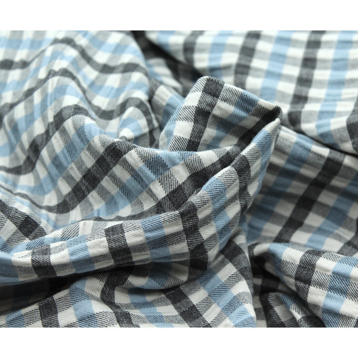 Tissu sergé de coton gaufré vichy gris / écru / bleu Batikou - 3