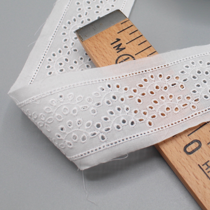 Galon coton broderie anglaise brodé 57mm x 1m