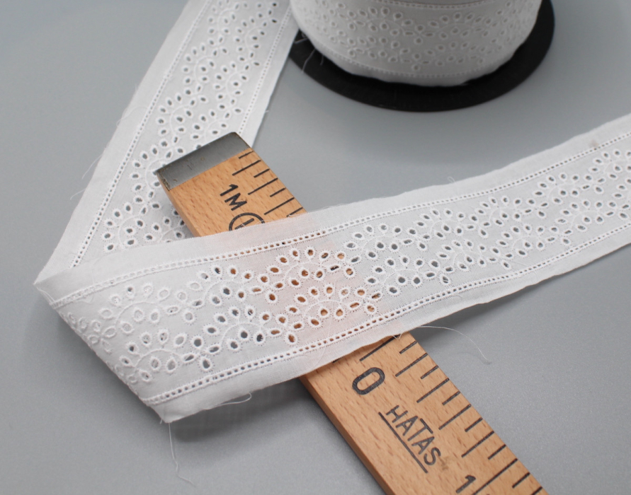 Galon coton broderie anglaise brodé 57mm x 1m