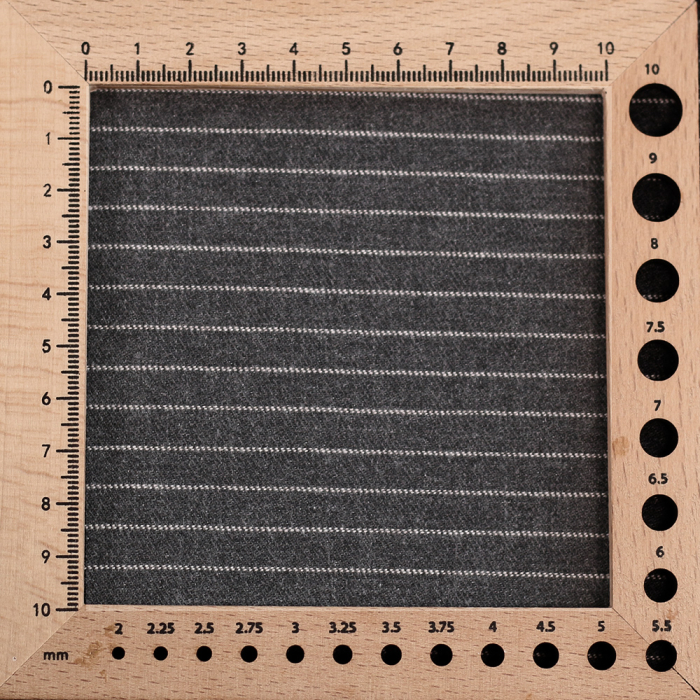 Tissu sergé de coton gratté organique rayures tissées anthracite