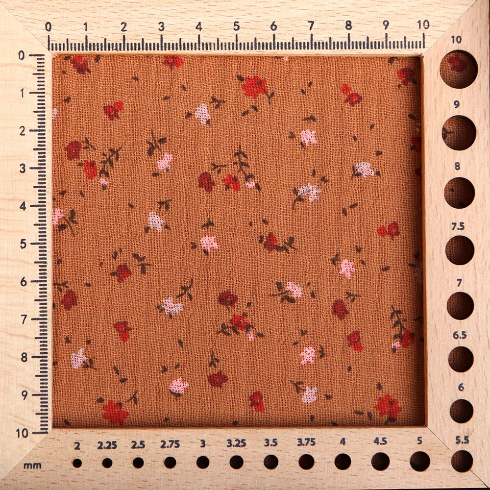 Double gaze de coton motif fleuri fond pain d'épices