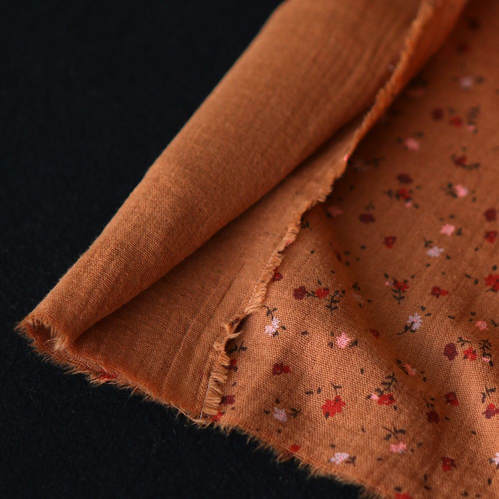 Double gaze de coton motif fleuri fond pain d'épices