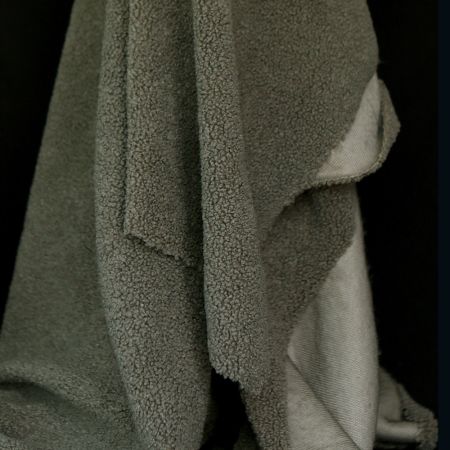 Dolly - Teddy / moumoute sherpa bouclettes kaki Dolly - Teddy / moumoute sherpa bouclettes kaki