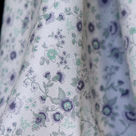 April - Tissu coton piqué léger texturé fleuri gris bleu April - Tissu coton piqué léger texturé fleuri gris bleu