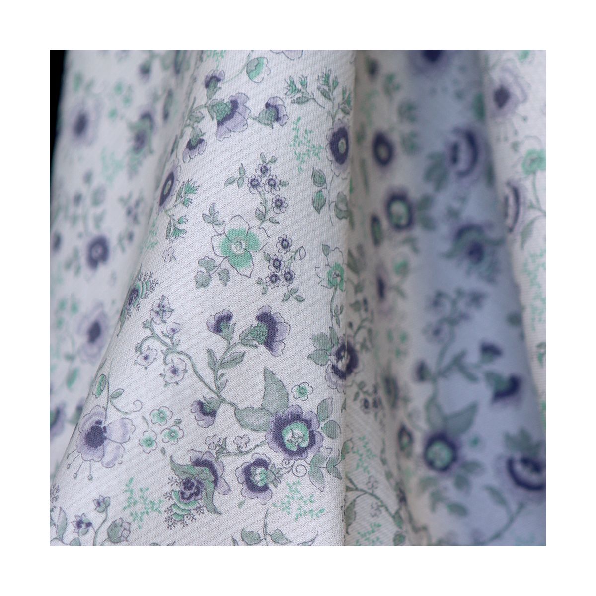 April - Tissu coton piqué léger texturé fleuri gris bleu April - Tissu coton piqué léger texturé fleuri gris bleu