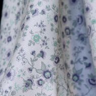 April - Tissu coton piqué léger texturé fleuri gris bleu