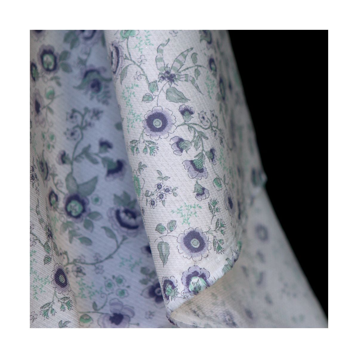 April - Tissu coton piqué léger texturé fleuri gris bleu April - Tissu coton piqué léger texturé fleuri gris bleu