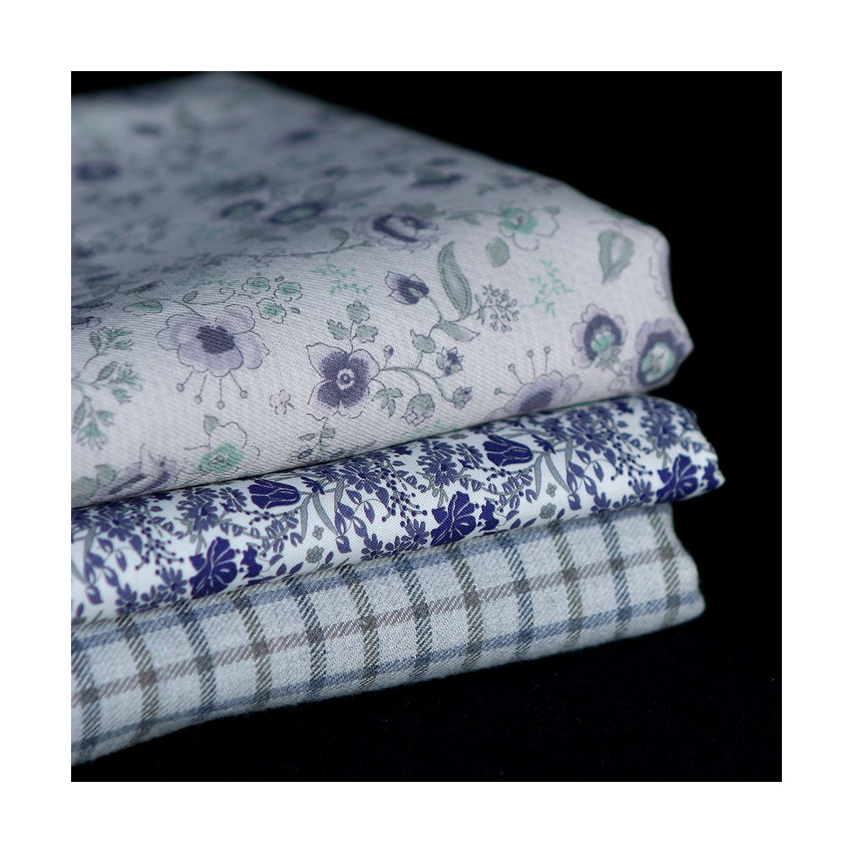 April - Tissu coton piqué léger texturé fleuri gris bleu April - Tissu coton piqué léger texturé fleuri gris bleu