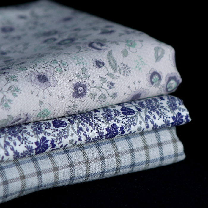 April - Tissu coton piqué léger texturé fleuri gris bleu