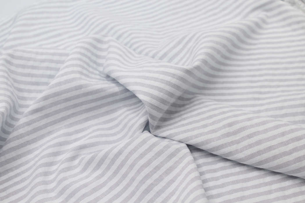 Coton gaufré à rayures coloris gris clair
