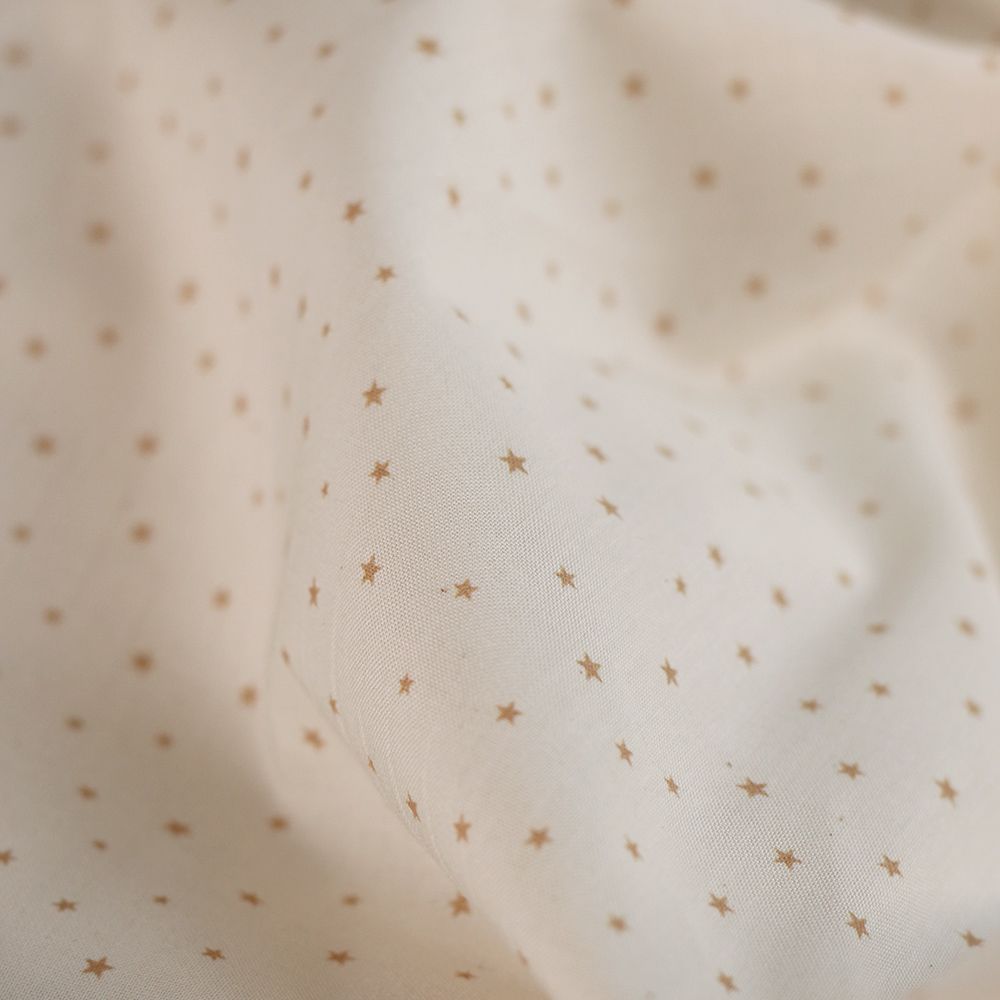 Star - Popeline douce coton organique fond ivoire petites étoiles moutarde