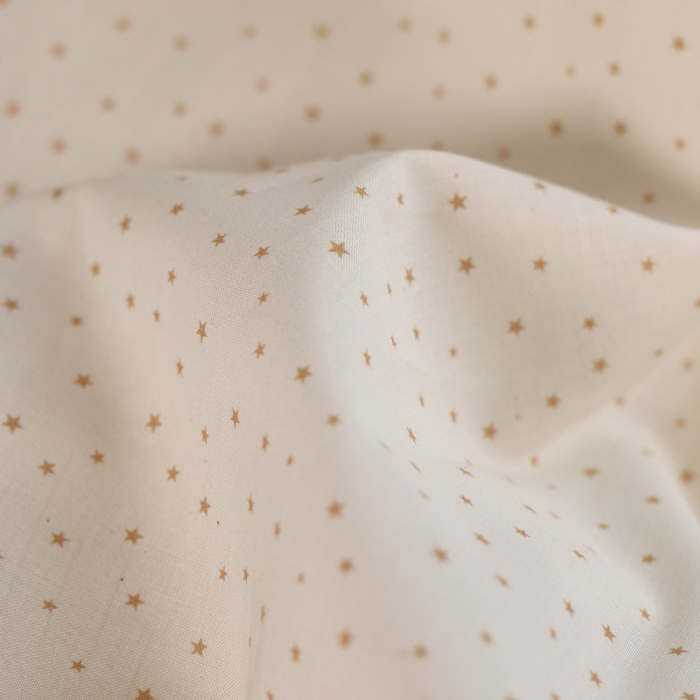 Star - Popeline douce coton organique fond ivoire petites étoiles moutarde