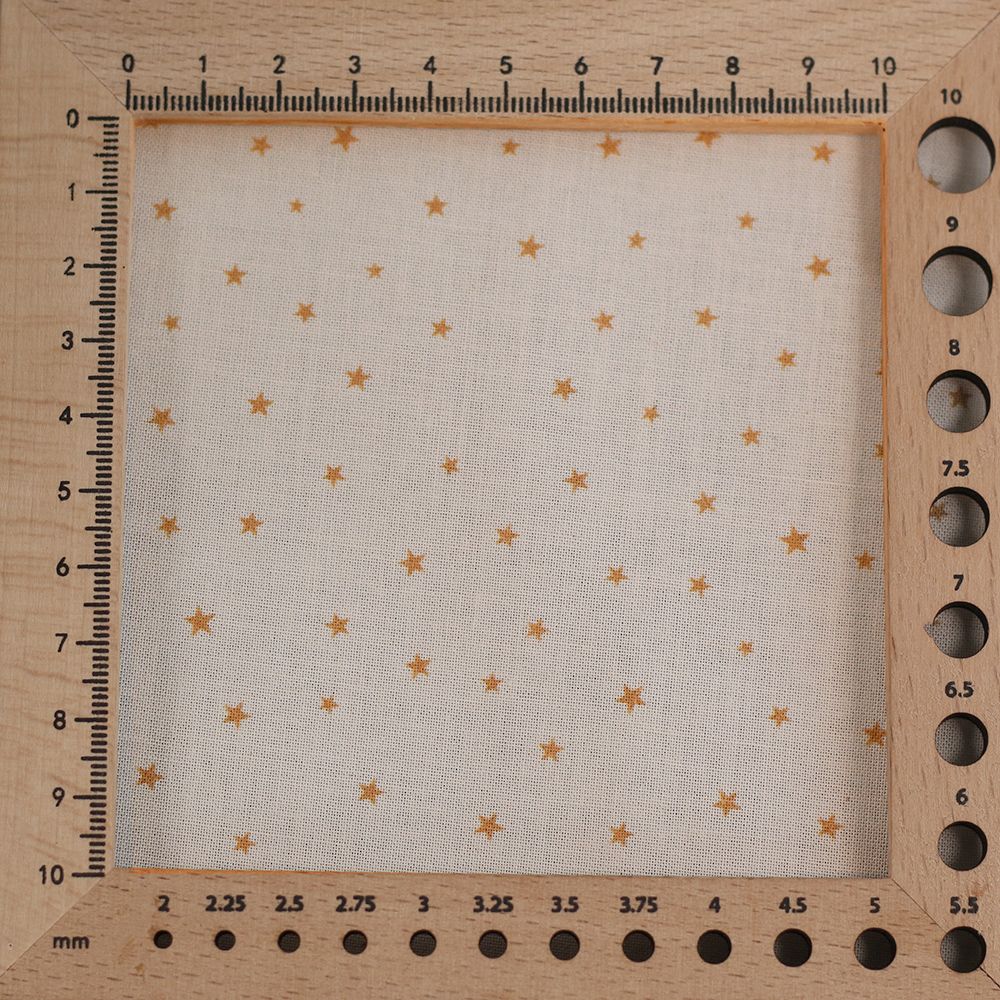 Star - Popeline douce coton organique fond ivoire petites étoiles moutarde