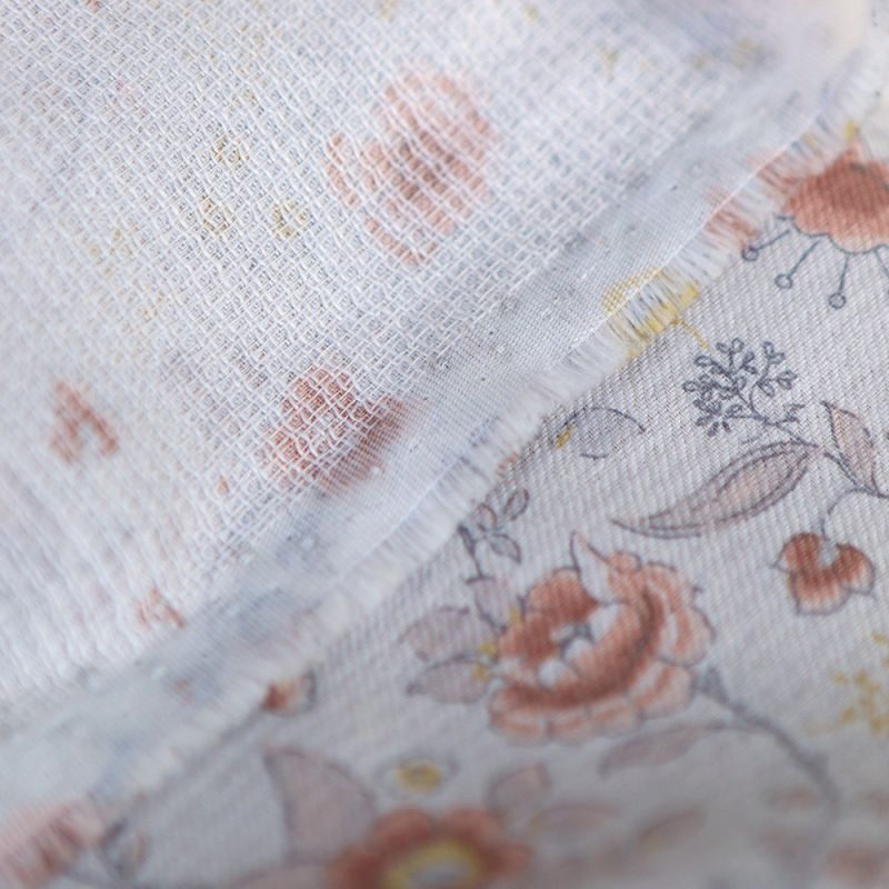 April - Tissu coton piqué léger texturé fleuri rose