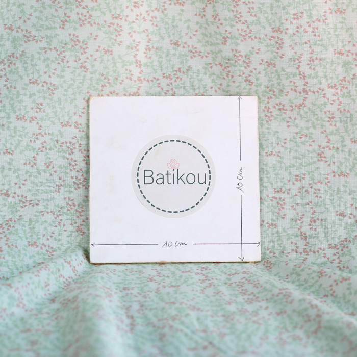 Evie - Batiste de coton SILKYNE à imprimé petit fleuri vert doux