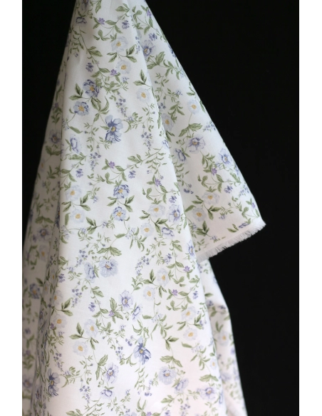 Romy - Popeline douce coton organique fond lait imprimé fleuri bleu