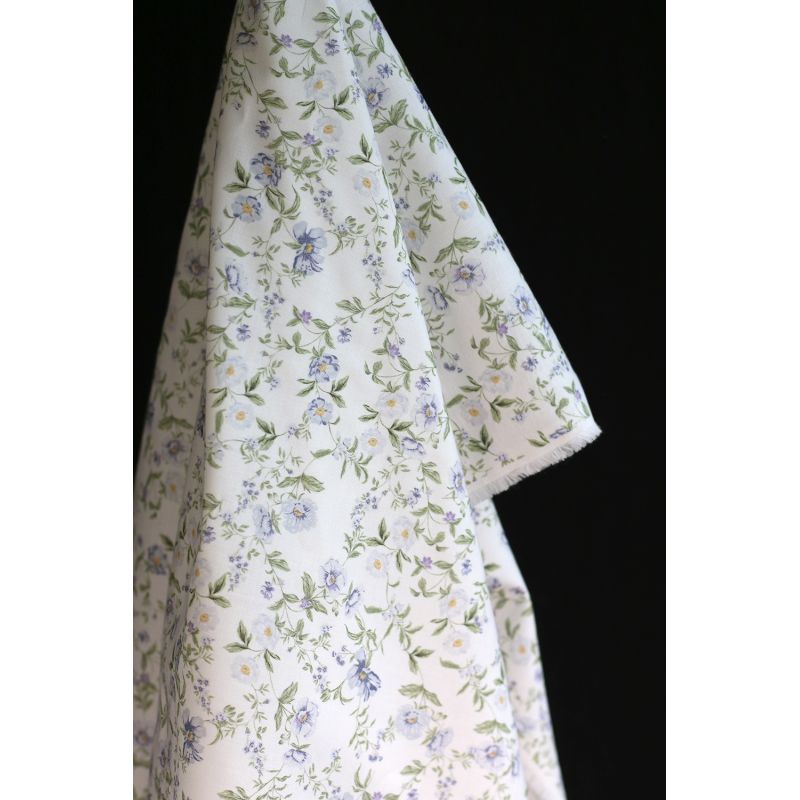 Romy - Popeline douce coton organique fond lait imprimé fleuri bleu