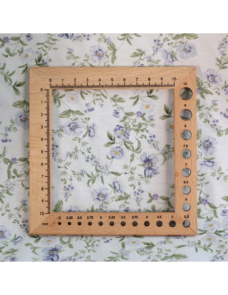 Romy - Popeline douce coton organique fond lait imprimé fleuri bleu