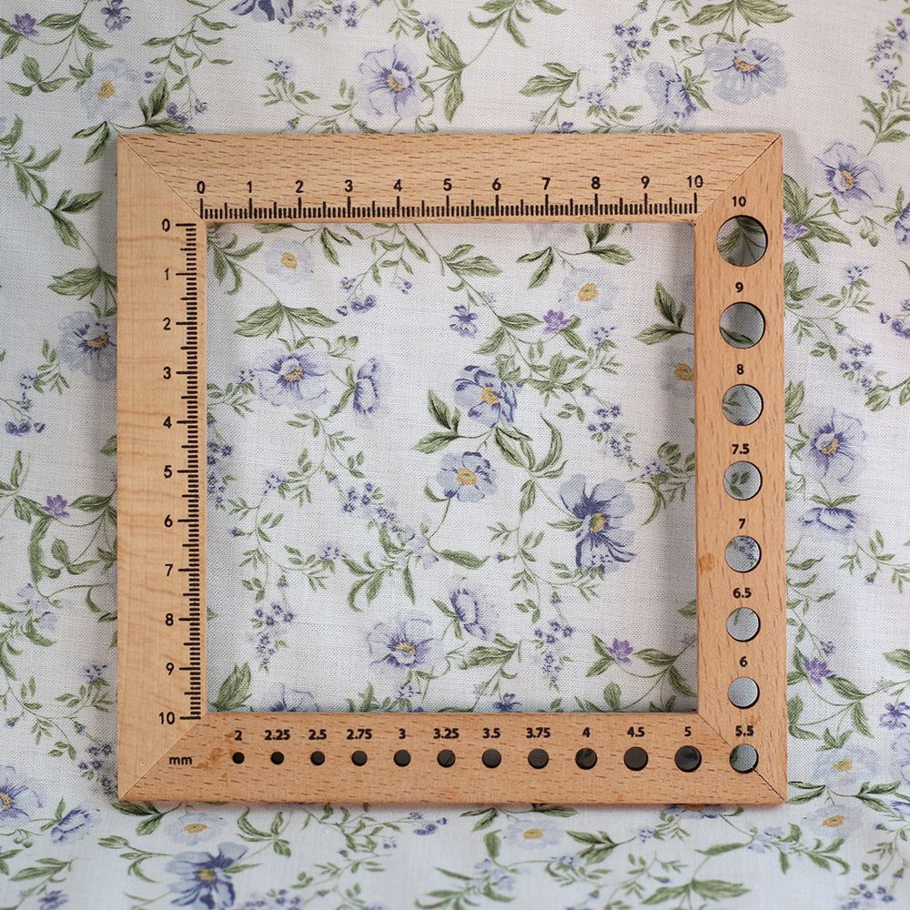 Romy - Popeline douce coton organique fond lait imprimé fleuri bleu